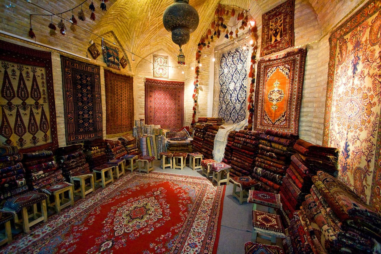فرش اصیل ایرانی در فروشگاه های فرش شیراز